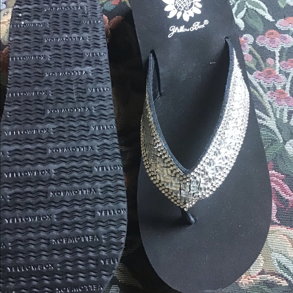 NWOT Yellowbox Jewel Flip Flops Size 8
